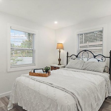 סיינט פיטרסברג Quaint Gulfport Beach Bungalow מראה חיצוני תמונה