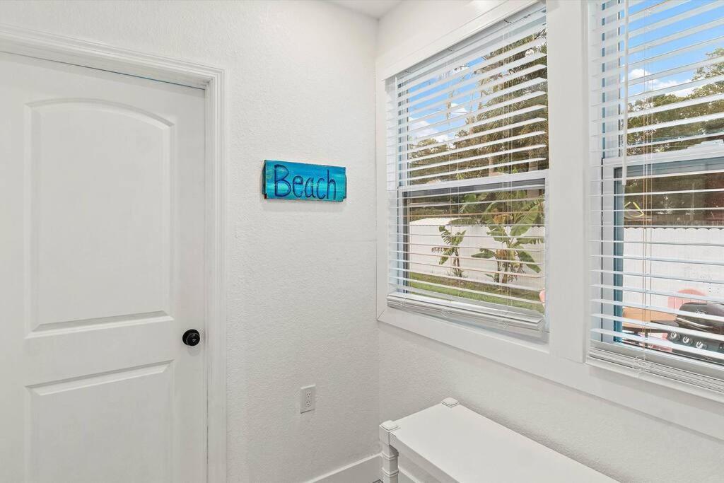 סיינט פיטרסברג Quaint Gulfport Beach Bungalow מראה חיצוני תמונה