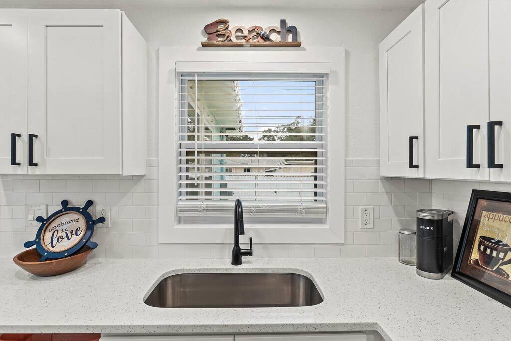 סיינט פיטרסברג Quaint Gulfport Beach Bungalow מראה חיצוני תמונה