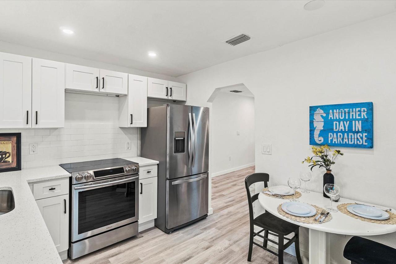 סיינט פיטרסברג Quaint Gulfport Beach Bungalow מראה חיצוני תמונה