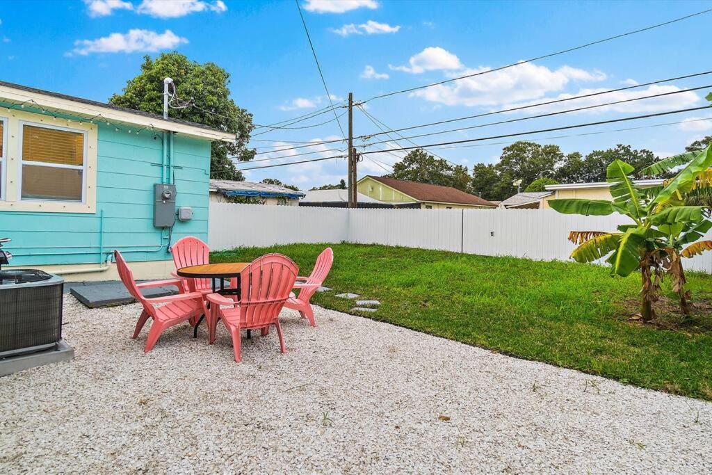 סיינט פיטרסברג Quaint Gulfport Beach Bungalow מראה חיצוני תמונה