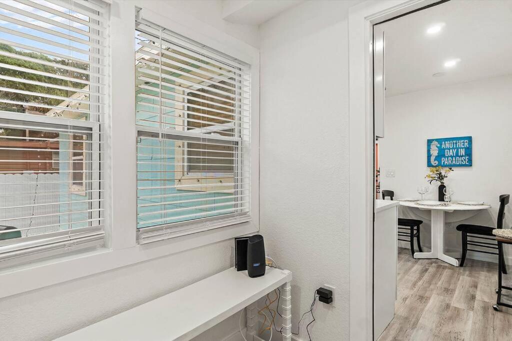 סיינט פיטרסברג Quaint Gulfport Beach Bungalow מראה חיצוני תמונה