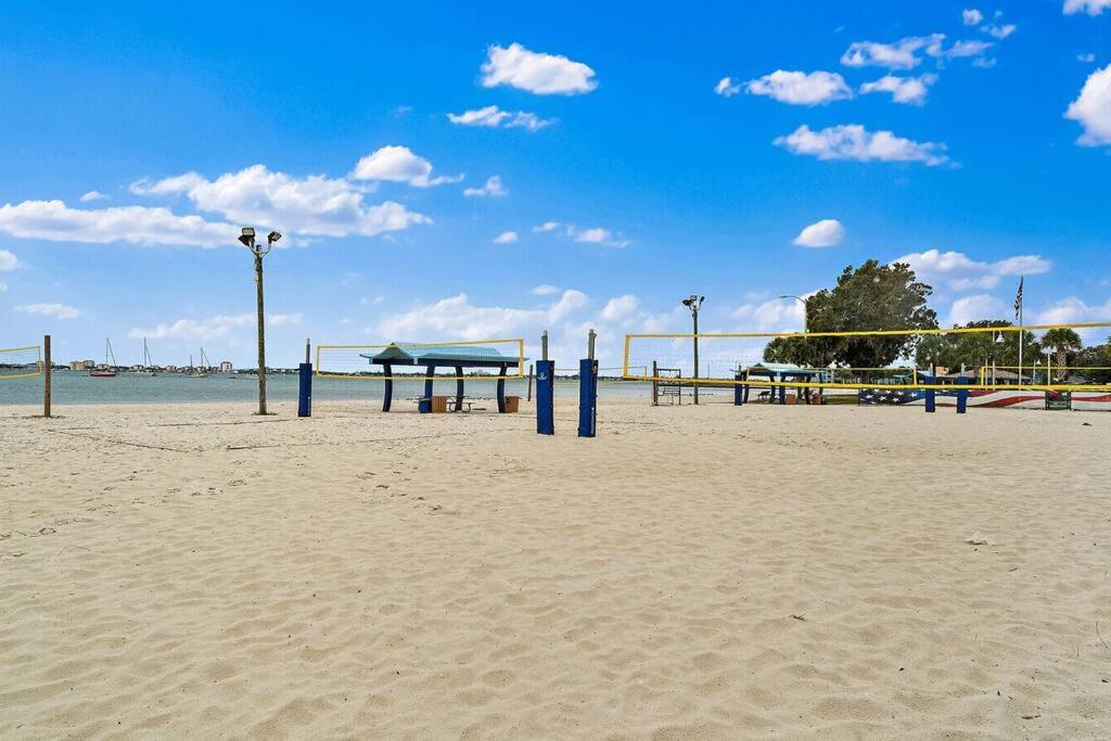 סיינט פיטרסברג Quaint Gulfport Beach Bungalow מראה חיצוני תמונה