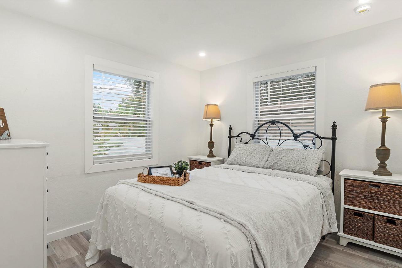 סיינט פיטרסברג Quaint Gulfport Beach Bungalow מראה חיצוני תמונה
