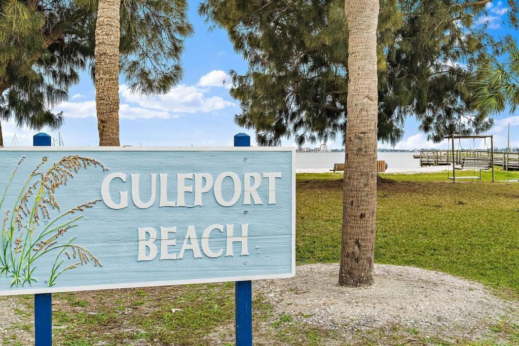 סיינט פיטרסברג Quaint Gulfport Beach Bungalow מראה חיצוני תמונה